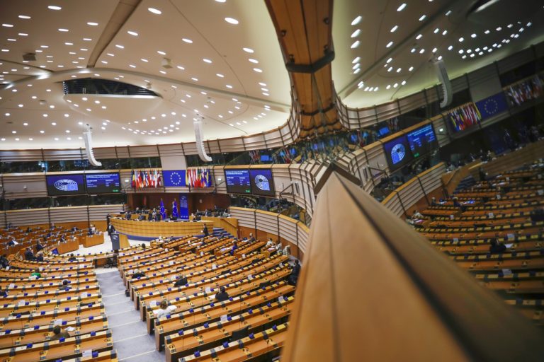 Το ΕΚ ενέκρινε την εισφορά άνθρακα σε εισαγωγές αγαθών για επίτευξη κλιματικών στόχων