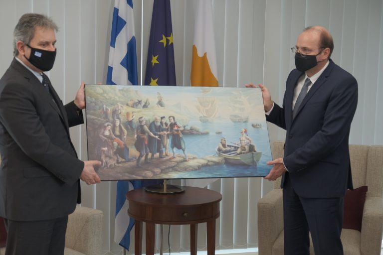 Αντίγραφο ιστορικού πίνακα με τον Κωσταντίνο Κανάρη  δωρίζει η Κύπρος στην Ελλάδα