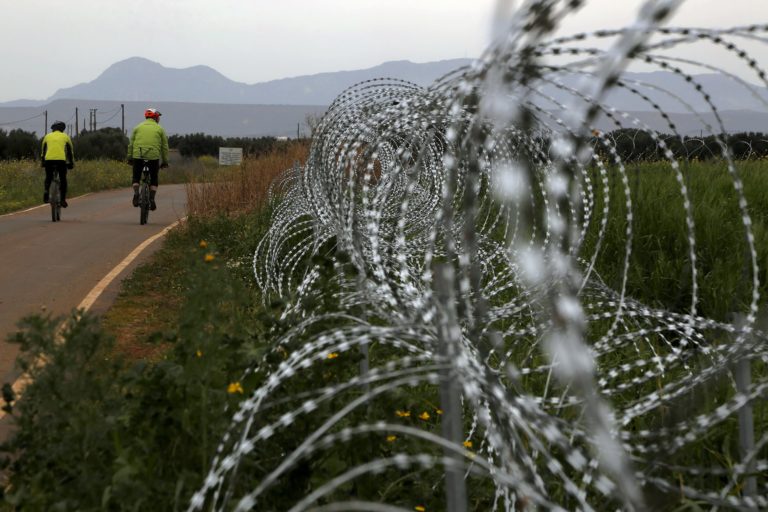 Κύπρος: Συρματόπλεγμα μήκους 11 χλμ στα κατεχόμενα για ανάσχεση των μεταναστευτικών ροών