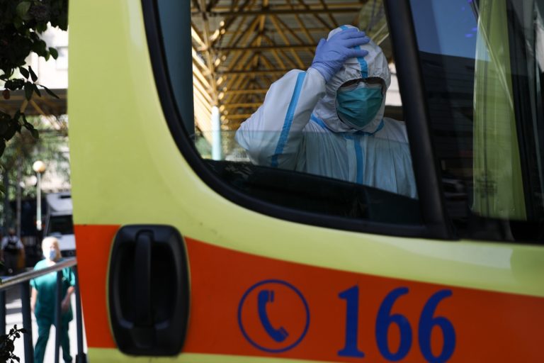 Κόντρα κυβέρνησης – αντιπολίτευσης για την αντιμετώπιση της πανδημίας
