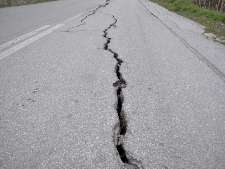 Ελασσόνα: Απατεώνες επιχείρησαν να αποσπάσουν χρήματα δήθεν για τους σεισμόπληκτους
