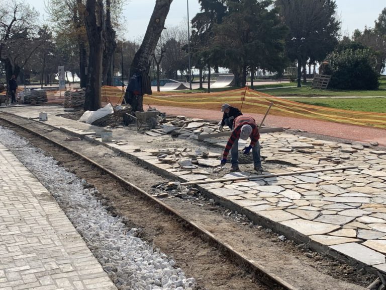 Η Εφορεία Νεωτέρων Μνημείων διακόπτει το έργο ανάπλασης στον Άναυρο