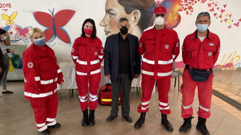 Μεσσηνία: Ένα νέο κρούσμα το τελευταίο 24ωρο – Εθελοντές του ΕΕΣ στην Κεντρική Αγορά