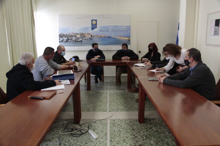 Συνάντηση Δημάρχου Χανίων με στελέχη του ΑΔΜΗΕ για έργα ασφαλτόστρωσης