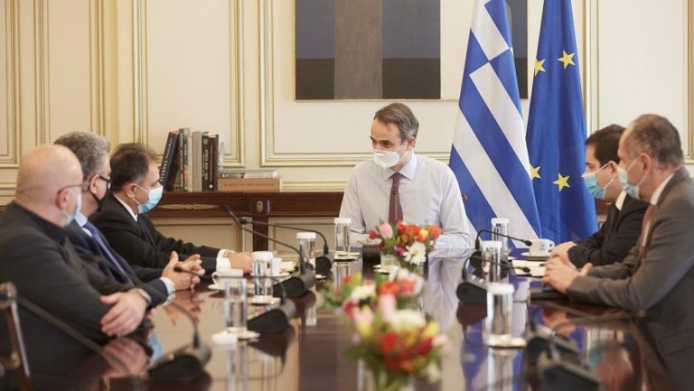 Συνάντηση του Πρωθυπουργού Κυρ. Μητσοτάκη με τους δημάρχους Μυτιλήνης, Χίου και Αν. Σάμου