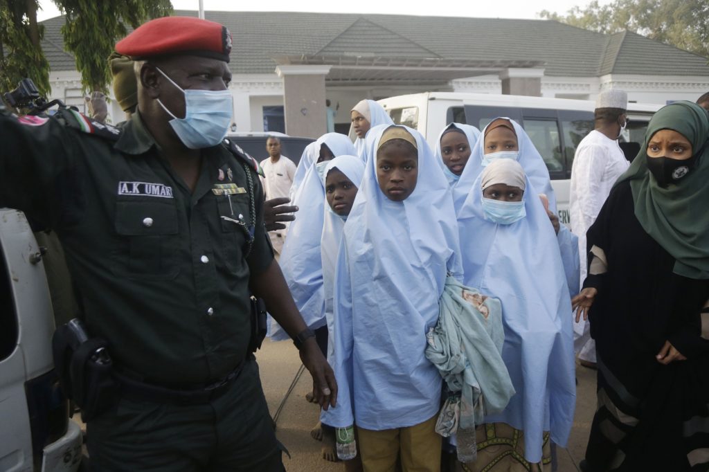 Νιγηρία: Ανάπτυξη στρατού στη Ζαμφάρα μετά την απελευθέρωση εκατοντάδων μαθητριών