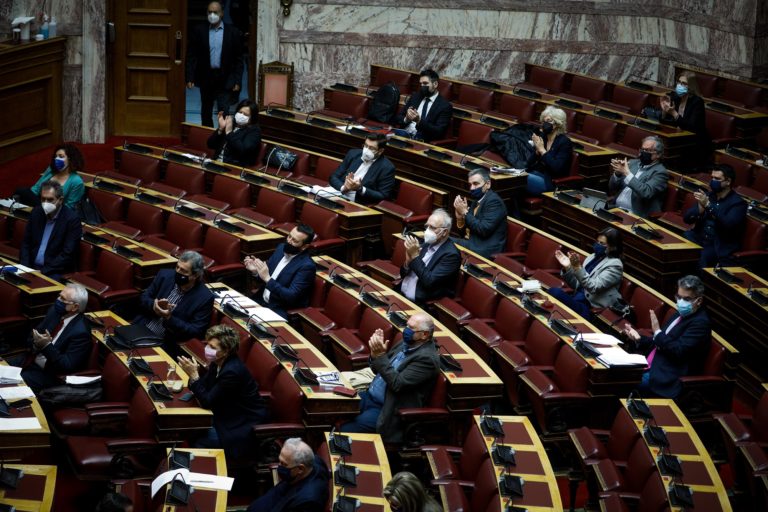 Στην Ολομέλεια αποφασίζεται η σύσταση Ειδικής Επιτροπής για τον πρώην υπουργό Ν. Παππά (video)