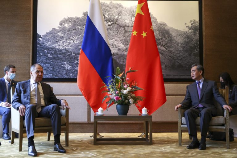 Λαβρόφ: Ρωσία και Κίνα να εγκαταλείψουν το δολάριο
