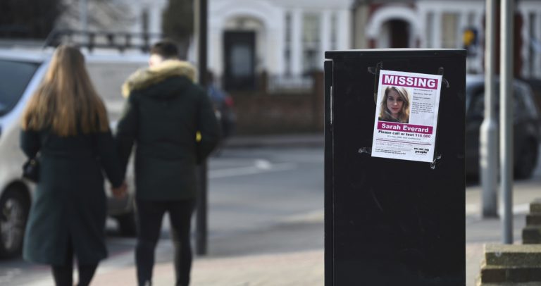 Δολοφονία Εβεραντ: Επικρίσεις του βρετανικού Τύπου στην Σκότλαντ Γιαρντ για ολιγωρία