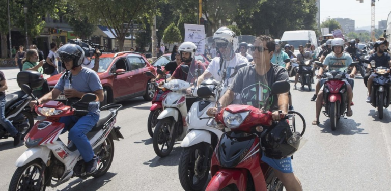 Μοτοπορεία από τους διανομείς για τον 23χρονο Ιάσονα στο κέντρο της Θεσσαλονίκης