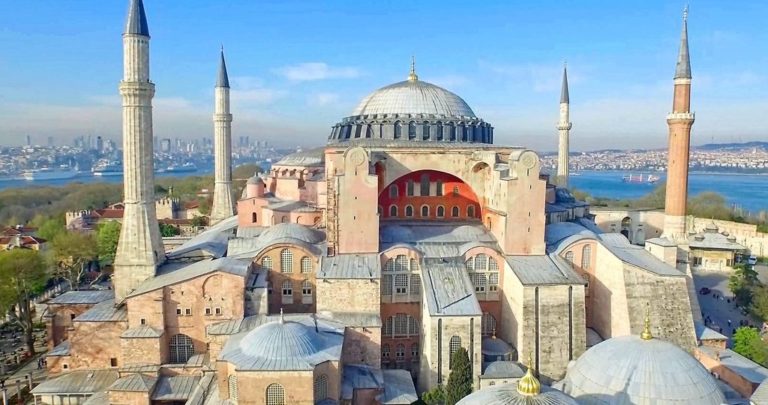 «Χαστούκι» της UNESCO στην Τουρκία για τη μετατροπή της Αγίας Σοφίας σε τζαμί