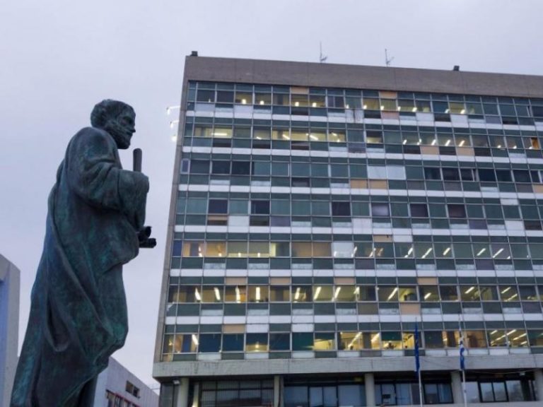 Σε επίσημη αναστολή η λειτουργία του Α.Π.Θ. λόγω της συνεχιζόμενης για 15η μέρα κατάληψης