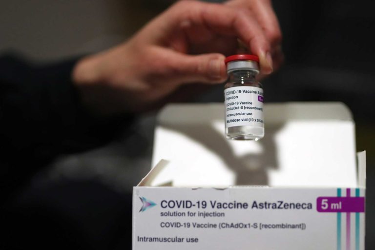 Βρετανία: Εναλλακτικό εμβόλιο του Astrazeneca για τις ηλικίες 18-29 ετών