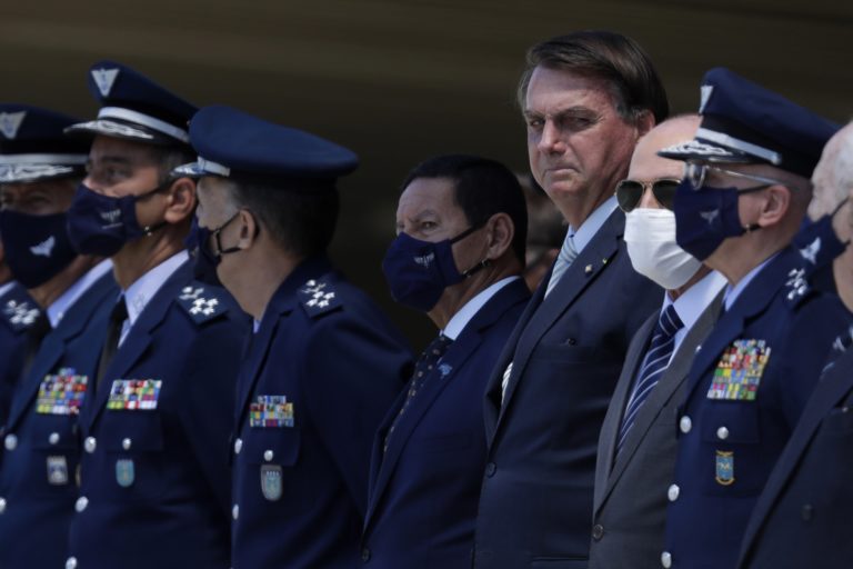Βραζιλία: Παραιτήθηκε ο υπουργός Άμυνας Φερνάντο Αζεβέντο ε Σίλβα