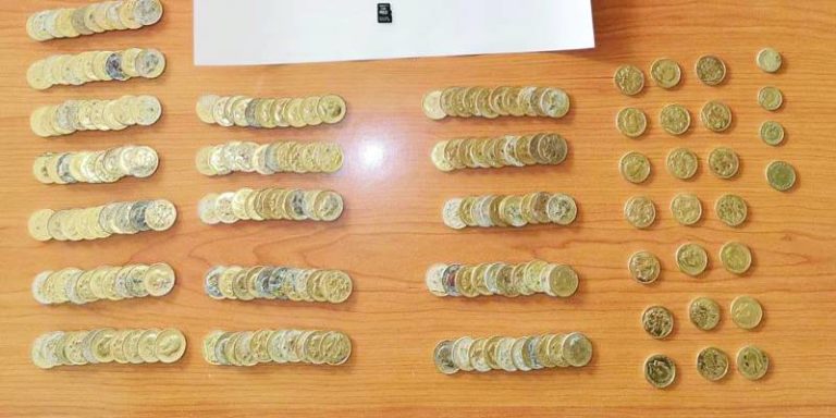 Kαλαμάτα: Συνελήφθη 48χρονος με 195 πλαστές χρυσές λίρες Αγγλίας