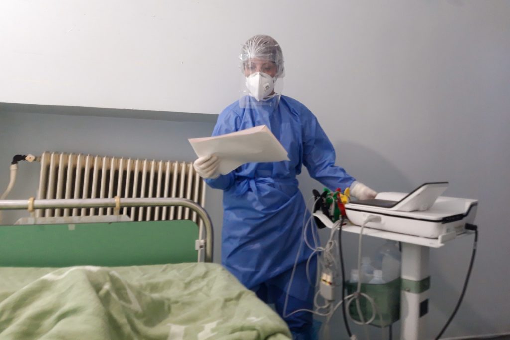 Πάσχα στα νοσοκομεία: Γιατροί και νοσηλευτές δίπλα στους ασθενείς (video)