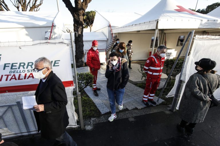 Ιταλία: 15.267 νέα κρούσματα και 354 θάνατοι από κορονοϊό