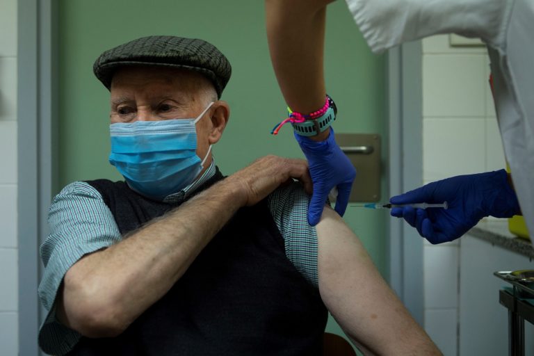 Ισπανία: Μεγάλη μείωση των κρουσμάτων στους οίκους ευγηρίας λόγω εμβολιασμού