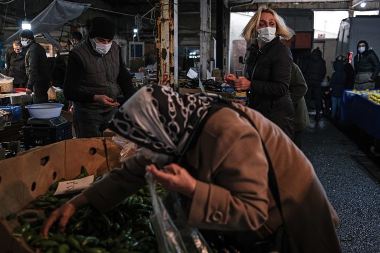 Τουρκία: 11.500 νέα κρούσματα κορονοϊού και χαλάρωση των περιορισμών