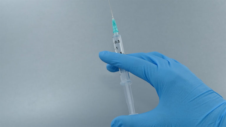 Άνοιξε η πλατφόρμα για τα εμβολιαστικά ραντεβού των 70 – 74 ετών