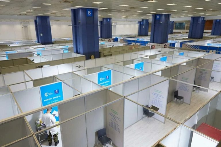 Χαρδαλιάς και Θεμιστοκλέους στα δύο νέα mega εμβολιαστικά κέντρα σε Περιστέρι και Ελληνικό