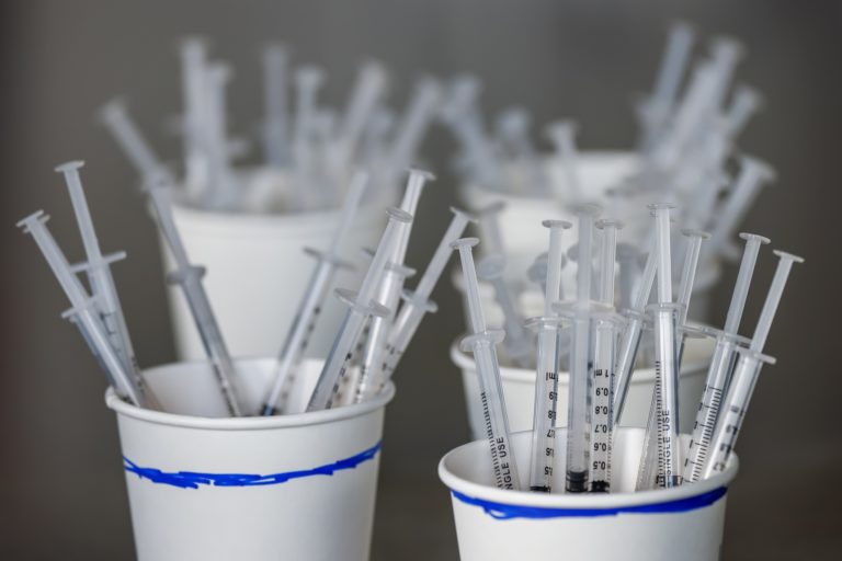 Βέλγιο: Σταματά προσωρινά τη χρήση του εμβολίου της Johnson & Johnson μετά το θάνατο 41χρονης γυναίκας