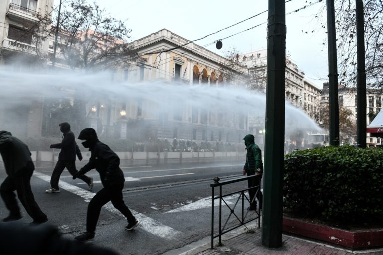 Ένταση νωρίτερα στο κέντρο της Αθήνας σε συγκέντρωση για τον Δ. Κουφοντίνα