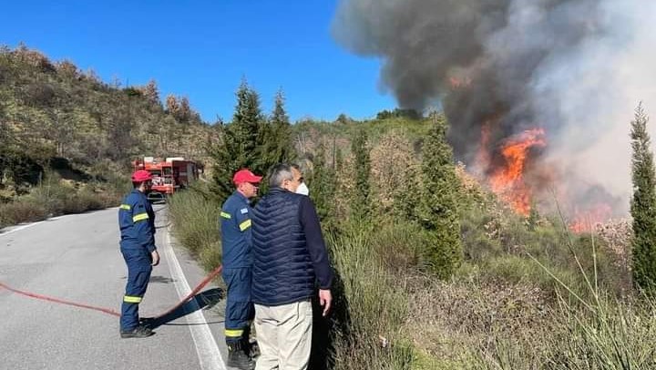 Τρίπολη: Σε ύφεση η πυρκαγιά στο Κεραστάσι Αρκαδίας