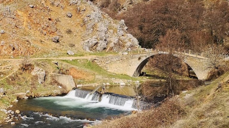 Καστοριά: Συντήρηση του πέτρινου γεφυριού της Κορομηλιάς