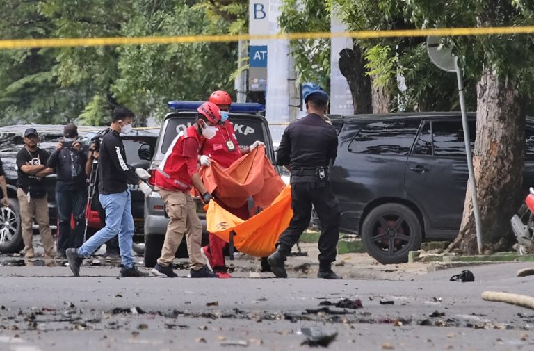 Ινδονησία: Eπίθεση αυτοκτονίας σε εκκλησία Καθολικών ανήμερα της Κυριακής των Βαΐων