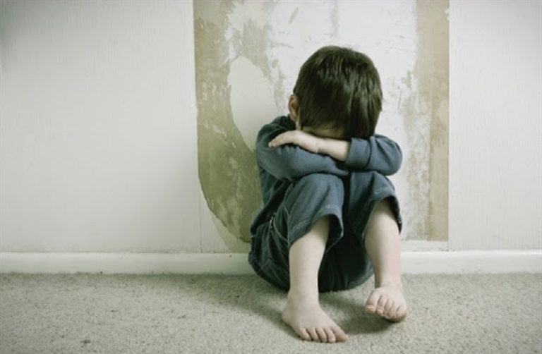 ΜΚΟ ζητούν αλλαγή του πλαισίου εξέτασης και στήριξης των κακοποιημένων παιδιών