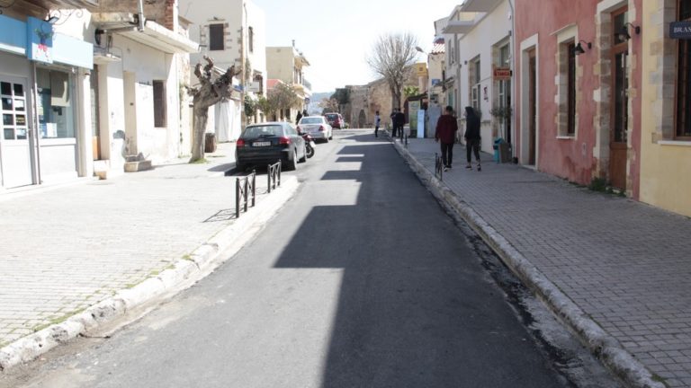 Ολοκληρώθηκαν οι εργασίες ασφαλτόστρωσης στην οδό Καλλεργών του Δήμου Χανίων