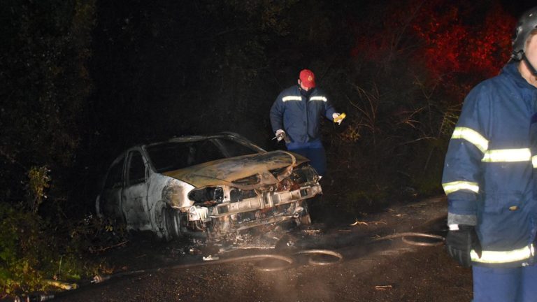 Κέρκυρα: Αυτοκίνητο κάηκε ολοσχερώς, ο οδηγός σώθηκε με εγκαύματα