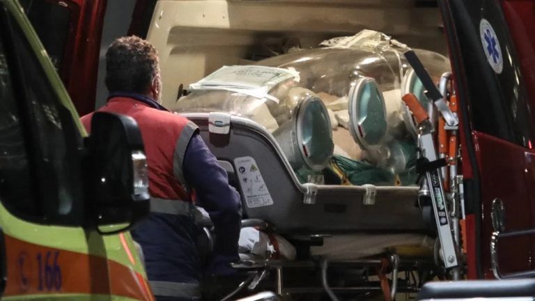 Αεροδιακομιδές από τη Ρόδο σε Αθήνα και Ηράκλειο για μια έγκυο και ένα άνδρα με κορονοϊό