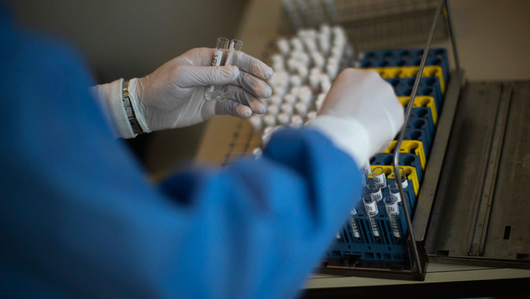 Pfizer: Αρχίζουν στις ΗΠΑ κλινικές δοκιμές νέου αντι-ιικού φαρμάκου κατά της Covid19