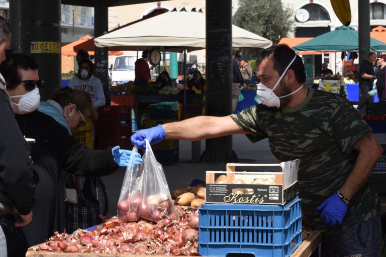 Λαϊκές αγορές: Υπερψηφίστηκε στη Βουλή το νομοσχέδιο αναμόρφωσής τους – Οι αλλαγές που έρχονται