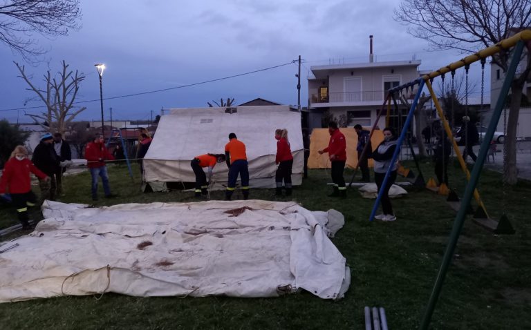 130 τα μη κατοικήσιμα σπίτια στα χωριά του Δ. Λάρισας – Στήθηκαν 25 σκηνές