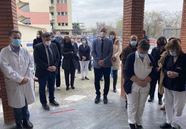 Λάρισα: Τρισάγιο για τους αδικοχαμένους γιατρούς