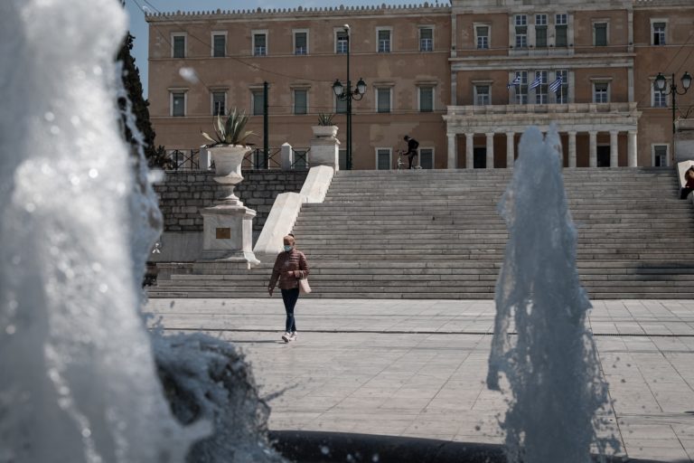 Eμβολιασμοί και self test «σύμμαχοι» στο άνοιγμα της κοινωνίας (video)