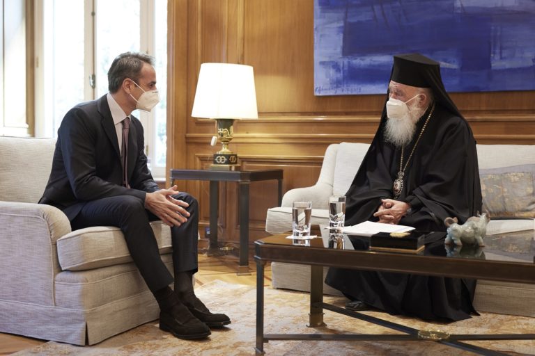 Συνάντηση του πρωθυπουργού με τον αρχιεπίσκοπο Ιερώνυμο