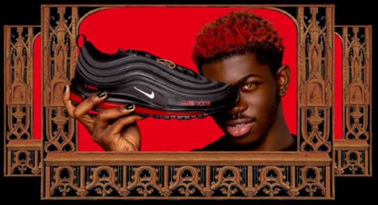 Μήνυση της Nike για τα «παπούτσια του Σατανά» που περιέχουν σταγόνα αίματος