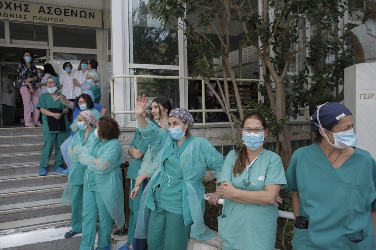 Διασπορά κορονοϊού στο νοσοκομείο “Μεταξά” – Κλείνουν κλινικές (video)