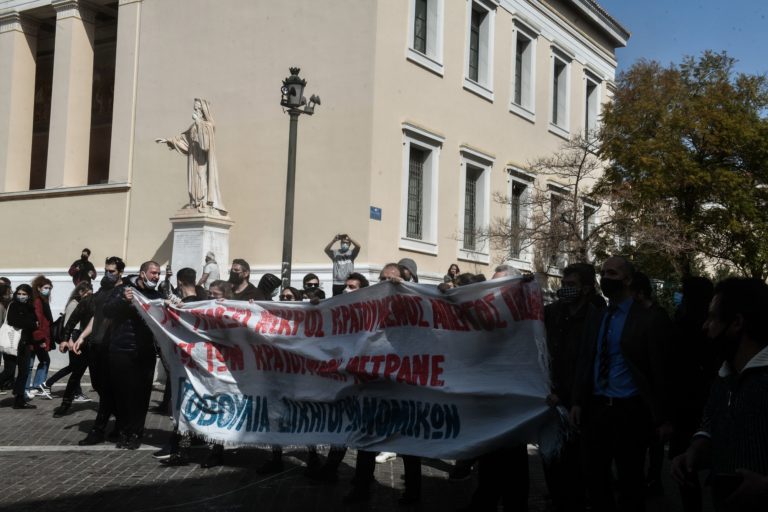 29 προσαγωγές στη συγκέντρωση για τον Κουφοντίνα στο Σύνταγμα – Μία σύλληψη στο Χαλάνδρι