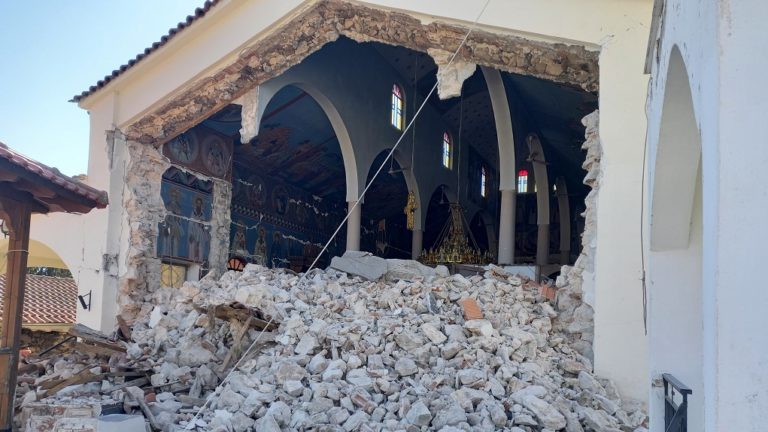 Λάρισα: Κατέρρευσαν εκκλησίες από το σεισμό – Δεκάδες σπίτια ακατάλληλα