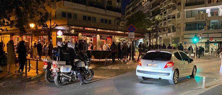 Πρόστιμο σε ιδιοκτήτη μπαρ στη Θεσσαλονίκη για συνωστισμό έξω από το κατάστημα