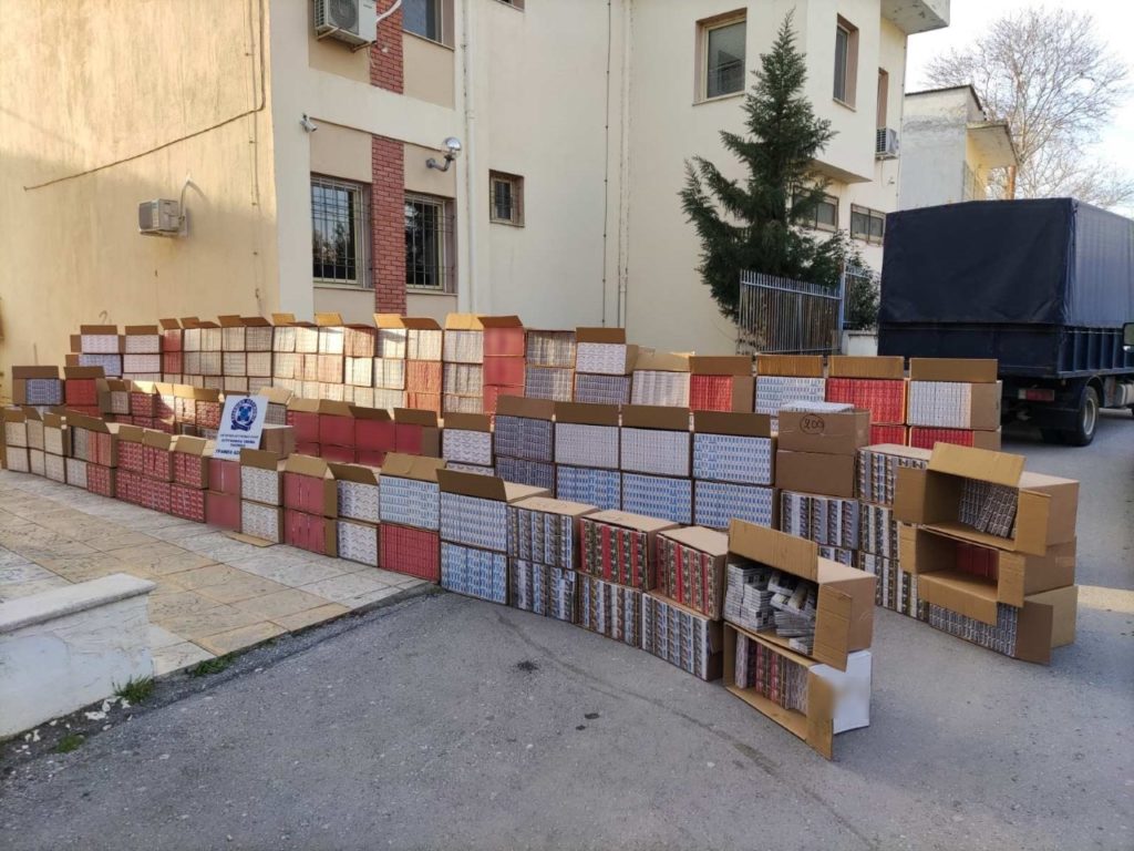 Εκατό χιλιάδες πακέτα αδασμολόγητων τσιγάρων κατάσχεσε η αστυνομία στη Θεσσαλονίκη