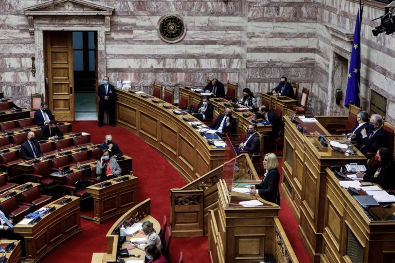 Βουλή: Συζήτηση των πολιτικών αρχηγών την Παρασκευή για πανδημία και επιπτώσεις