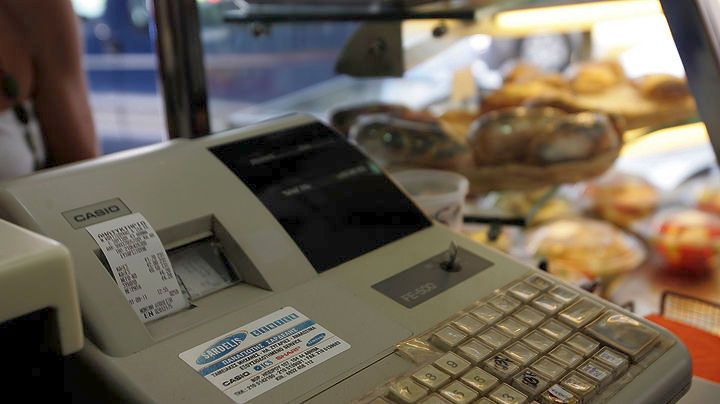Θεσσαλονίκη: Ξάφρισαν χρήματα από ταμειακή μηχανή απασχολώντας τον υπάλληλο