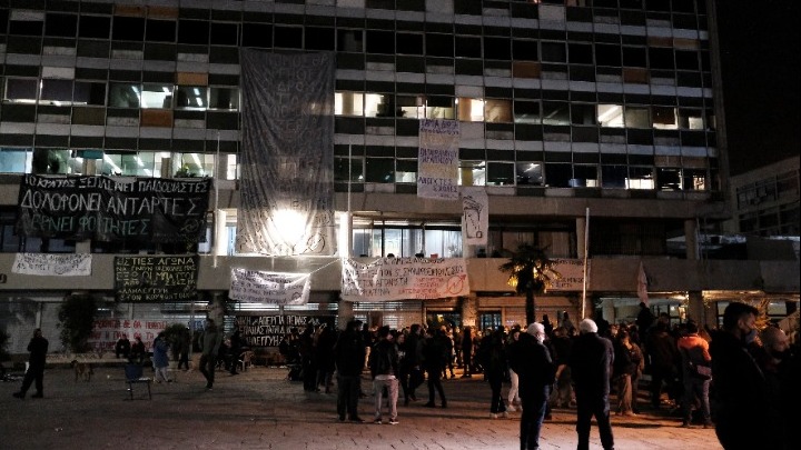 Συνελήφθη ένας από τους πέντε προσαχθέντες του ΑΠΘ