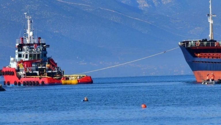 Σύγκρουση φορτηγών πλοίων στα Κύθηρα – Την Κυριακή ίσως επιχειρηθεί η αποκόλλησή τους